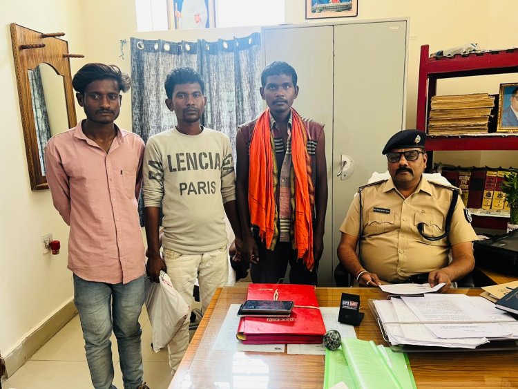 तीन साल का इंतज़ार खत्म: डुमरांव थानाध्यक्ष के प्रयासों ने मिलाया बिछड़ा भाई, छलक पड़ी आंखें