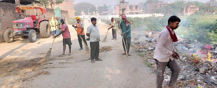 लोहिया स्वच्छता अभियान के तहत मुख्य सड़कों की हुई सफाई