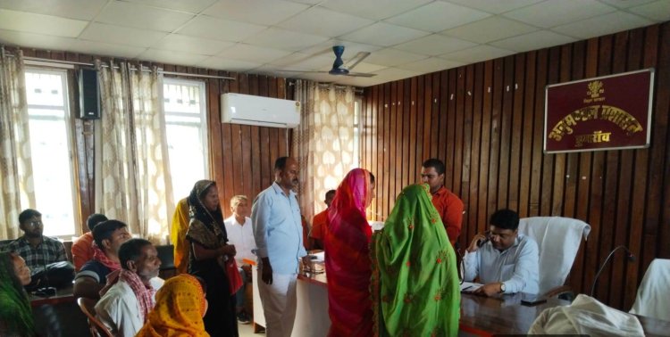 जनता दरबार में राशन कार्ड से जुड़े मामलों की भरमार, एसडीएम ने दिए त्वरित निष्पादन के निर्देश