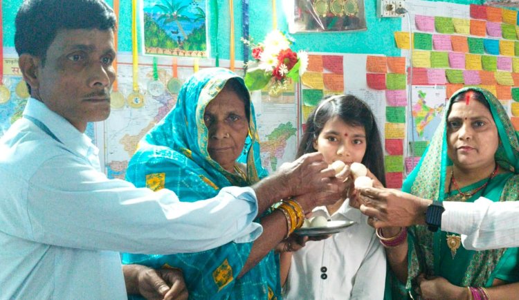 डुमरांव में इंटर रिजल्ट का जश्न, छात्राओं ने रचा सफलता का इतिहास