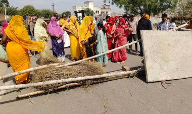 आधी रात की गिरफ्तारी से भड़का बनारपुर, फायरिंग केस में पुलिस कार्रवाई पर सड़कों पर उतरे ग्रामीण