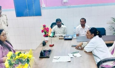 डुमरांव अस्पताल में अव्यवस्था पर सख्त प्रहार, लापरवाह स्वास्थ्यकर्मियों पर गिरेगी गाज