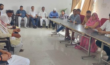 डुमरांव पंचायत समिति बैठक में पेयजल व कृषि मुद्दों पर हंगामा, मरम्मत में लापरवाही पर जताई नाराजगी