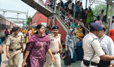 बक्सर स्टेशन का रेल डीएसपी ने किया औचक निरीक्षण, मचा हड़कंप