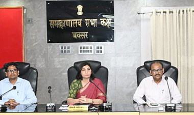 ढिलाई पर डीएम सख्त: गैस एजेंसियों, नगर परिषद और अधिकारियों को नोटिस, काम में तेजी लाने के सख्त निर्देश