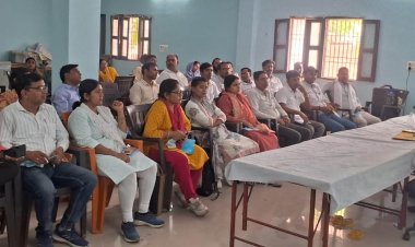 जनगणना को लेकर नप कार्यालय में प्रगणक और पर्यवेक्षकों किया जा रहा प्रशिक्षित