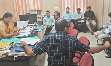 स्वास्थ्य विभाग की समीक्षा बैठक में सख्ती, अवैध क्लीनिकों पर होगी कार्रवाई