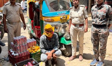 चौसा चेकपोस्ट पर उत्पाद विभाग की बड़ी कार्रवाई, ऑटो से 102 लीटर शराब जब्त