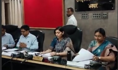 जनगणना 2027 में लापरवाही पर डीएम सख्त, कई अधिकारियों से जवाब-तलब, आईटी प्रबंधक का वेतन स्थगित