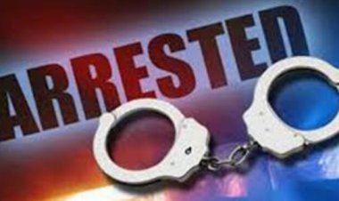 चक्की में देशी शराब के साथ तस्कर गिरफ्तार, दो शराबी भी पकड़ाए