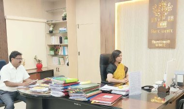 बक्सर में पेट्रोल पंपों पर उमड़ी भीड़, डीएम ने की समीक्षा बैठक