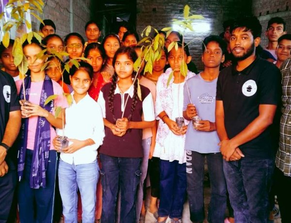 रघुनाथपुर में बच्चों ने संभाली हरियाली की कमान, पृथ्वी बचाने का लिया संकल्प