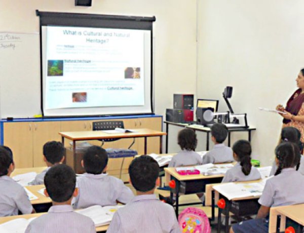 कुशलपुर के बच्चों ने देखा स्मार्ट शिक्षा मॉडल, नए सपनों के साथ लौटे छात्र