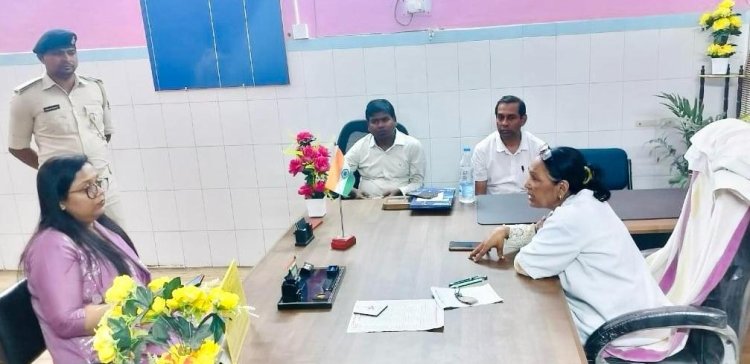 डुमरांव अस्पताल में अव्यवस्था पर सख्त प्रहार, लापरवाह स्वास्थ्यकर्मियों पर गिरेगी गाज