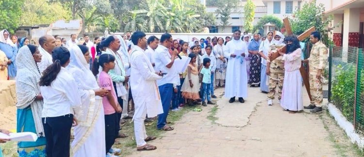 गुड फ्राइडे पर डुमरांव का स्वर्गारोहण चर्च बना आस्था का केंद्र, श्रद्धालुओं ने किया त्याग और प्रेम का स्मरण