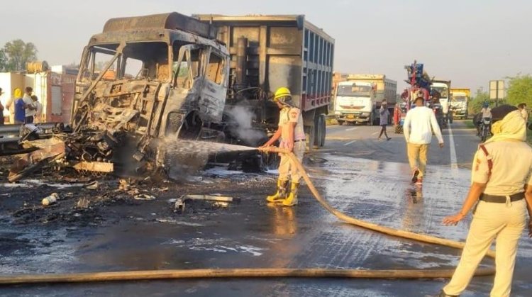 एनएच-319 पर खड़े ट्रक में डंपर की टक्कर से लगी भीषण आग, चालक-खलासी बाल-बाल बचे