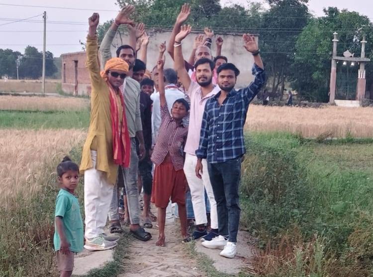 मठिला के वार्ड 11 की बदहाली पर भड़के अगस्त उपाध्याय, बोले—विकास नहीं तो आंदोलन तय