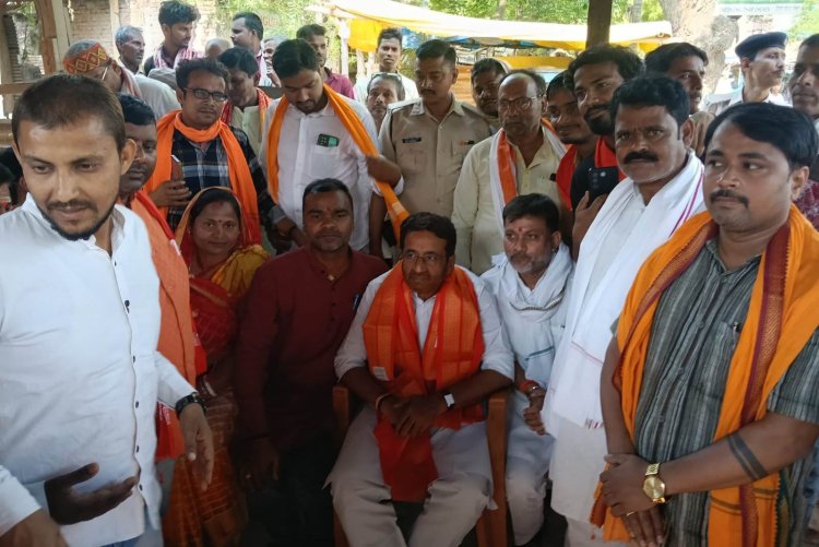 चौसा में सियासी तापमान बढ़ा: श्रमिक मुद्दों के साथ मंत्री संजय टाइगर का कार्यकर्ताओं से सीधा संवाद