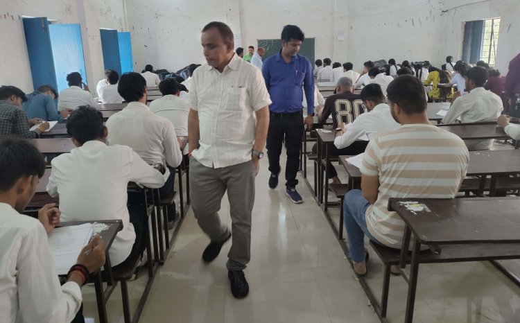 क्विज़ से चमका कैंपस: एमवी कॉलेज में पढ़ाई का नया जोश