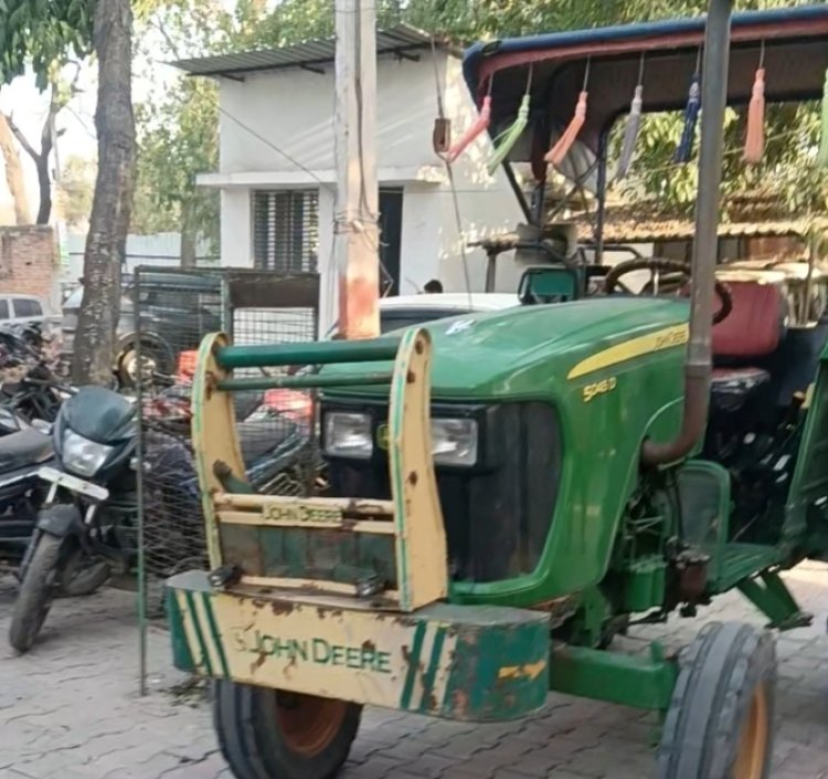चौसा में बालू माफियाओं पर कार्रवाई तेज: खनन टीम की छापेमारी में ट्रैक्टर जब्त, 1.05 लाख जुर्माना