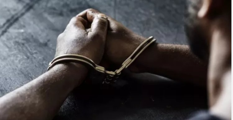 बक्सर में स्कॉर्पियो से हथियार बरामद, युवक गिरफ्तार