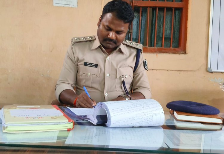 डुमरांव में बेहतर कानून-व्यवस्था स्थापित करने वाले एसडीपीओ पोलस्त को फिर मिला सम्मान, डीआईजी के बाद एसपी ने भी किया सम्मानित