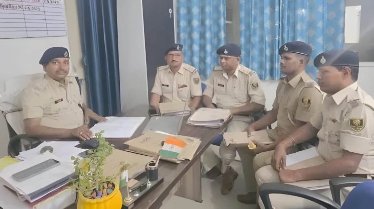 लंबित कांडों पर सख्ती: डुमरांव अंचल के दो थानों में औचक जांच, लापरवाही पर कार्रवाई की चेतावनी