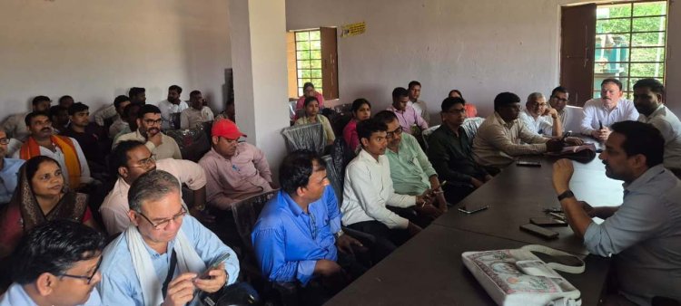 जनगणना 2027: केसठ में प्रथम चरण की स्व-गणना शुरू, 1 मई तक चलेगा अभियान