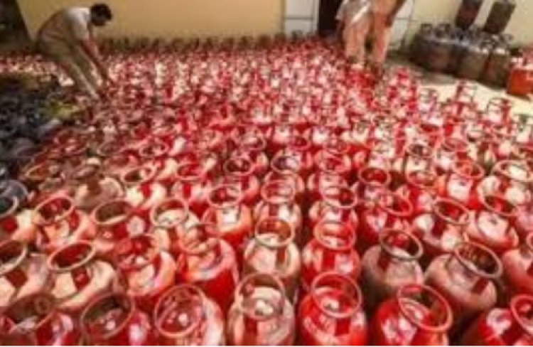 बक्सर में गैस आपूर्ति पर प्रशासन सख्त, कालाबाजारी रोकने को लगातार छापेमारी