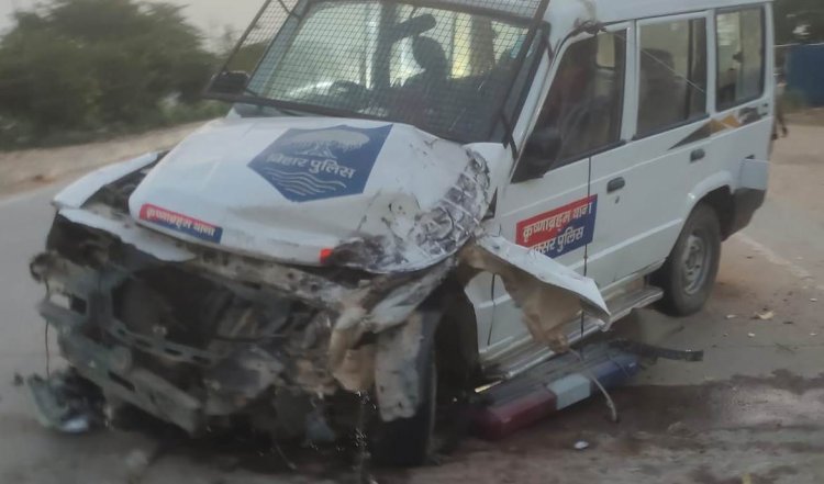 गश्ती पर निकली पुलिस जीप को ट्रक ने रौंदा, चालक लहूलुहान; टक्कर से राइफल भी टूटी