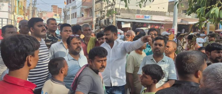 24 घंटे से अंधेरे में डुमरांव: बिजली ठप, पानी संकट गहराया, सड़क पर उतरे लोग