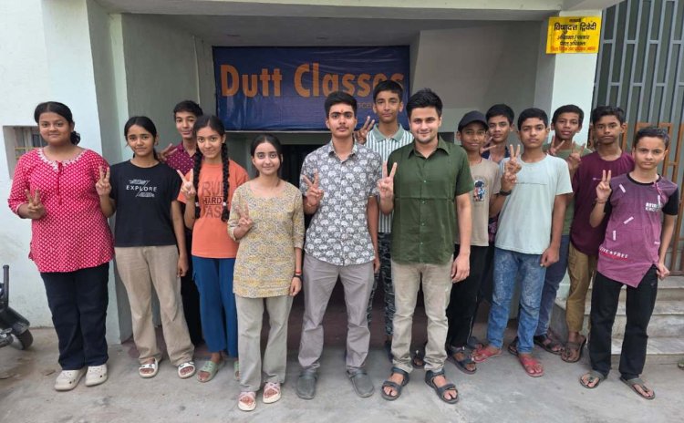 “अविनाश दत्त की कोचिंग का कमाल: समीर ने गणित में 95 प्रतिशत लाकर रचा सफलता का नया इतिहास”