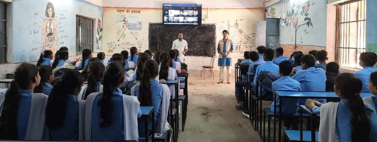 देवकुली उच्च विद्यालय में साइबर सुरक्षा जागरूकता कार्यक्रम आयोजित