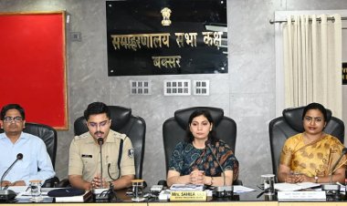 डीएम सख्त: अधूरे खेल मैदान, सड़क हादसे और अवैध नाव परिचालन पर कड़ी कार्रवाई के निर्देश