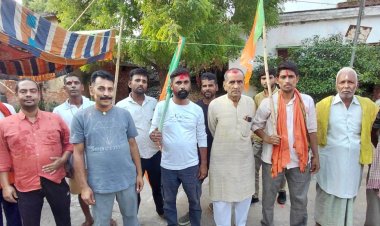 केसठ में भाजपा कार्यकर्ताओं ने मनाया जीत का जश्न, अबीर-गुलाल से सराबोर हुआ नया बाजार