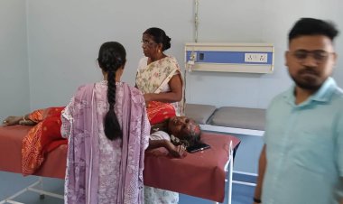 लापरवाही की सड़क पर मौत का गड्ढा, टोटो हादसे में बुजुर्ग महिला गंभीर