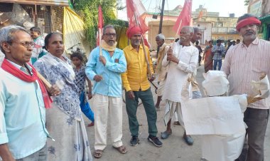 केसठ में भाकपा-माले ने फूंका मुख्यमंत्री का पुतला, लाठीचार्ज के विरोध में किया प्रदर्शन