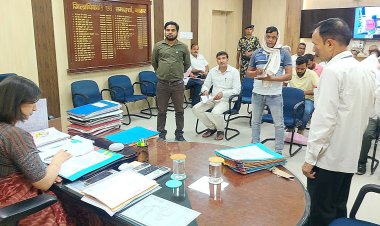 डीएम साहिला ने की लोक शिकायत मामलों की सुनवाई, छह मामलों का ऑन द स्पॉट निष्पादन