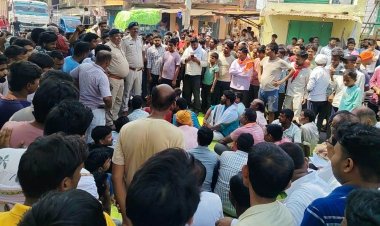 लगातार चोरी से खौफ में कारोबारी, बाजार बंद कर सड़क जाम