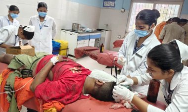 मचा कोहराम:  जनसाधारण एक्सप्रेस से गिरकर पिता-पुत्र की मौत, तीन की गई जान