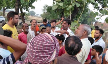 ऐतिहासिक पुरनिया पोखरा से पानी निकासी पर उठा विवाद, सीएसआर अधिकारी ने ग्रामीणों को दी सफाई