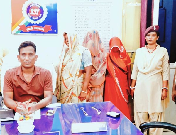 बक्सर स्टेशन से अंतरराज्यीय महिला झपटमार गिरोह को आरपीएफ-जीआरपी ने दबोचा