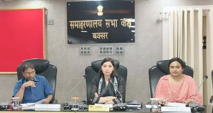 बक्सर में सौंदर्यीकरण और एआई खेती पर फोकस, डीएम ने दिए सख्त निर्देश