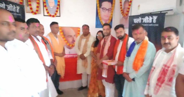 तीन राज्यों में भाजपा की प्रचंड जीत पर बक्सर में जश्न, कार्यकर्ताओं ने जताई खुशी