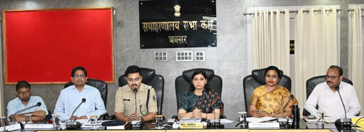 डीएम सख्त: अधूरे खेल मैदान, सड़क हादसे और अवैध नाव परिचालन पर कड़ी कार्रवाई के निर्देश