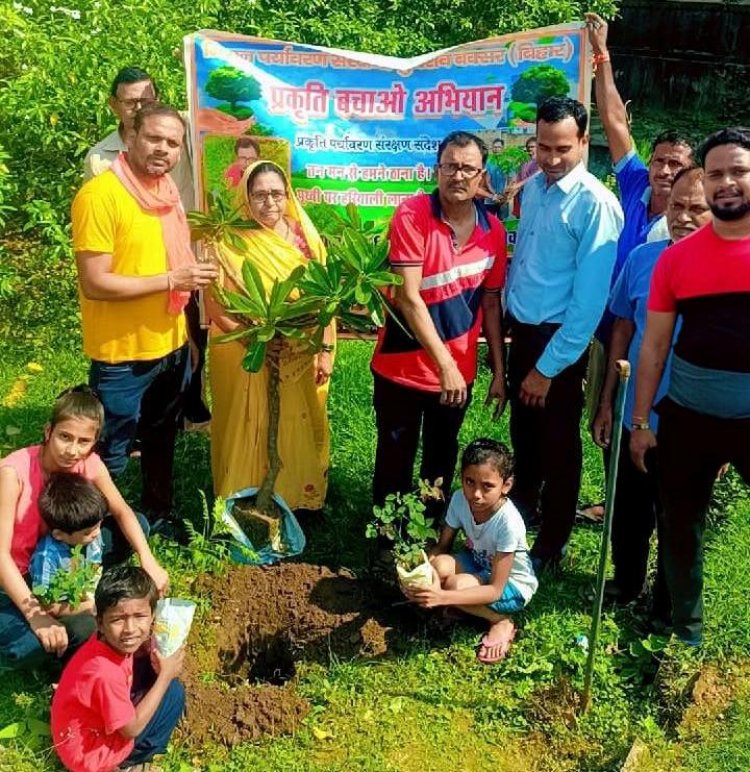 मातृ दिवस पर पौधरोपण, पर्यावरण बचाने का लिया संकल्प