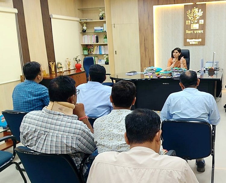 लंबित राजस्व मामलों पर डीएम सख्त, एक सप्ताह में निष्पादन का अल्टीमेटम