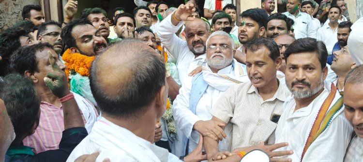 बक्सर-भोजपुर एमएलसी उपचुनाव: सोनू राय की जीत पर महागठबंधन में जश्न, केसठ में मिठाइयाँ बाँटकर मनाई खुशी