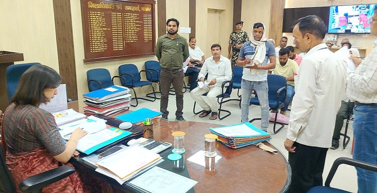 डीएम साहिला ने की लोक शिकायत मामलों की सुनवाई, छह मामलों का ऑन द स्पॉट निष्पादन