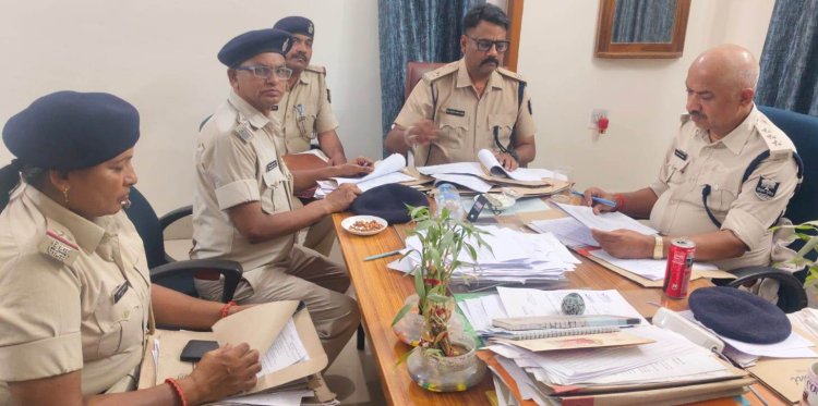 डुमरांव थाना में लंबित कांडों पर चली जवाबदेही की ‘क्लास’